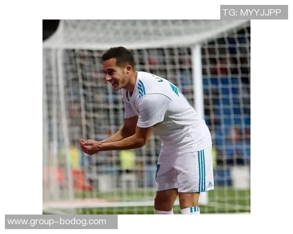 阿森西奥与女友重返伯纳乌现场观看NFL比赛引发热议