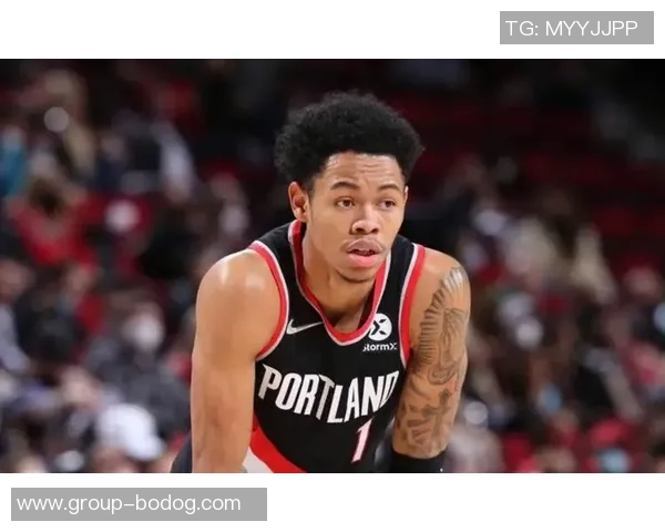 安芬尼西蒙斯女友现场带娃观战颜值如何网友热议