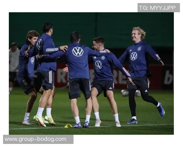 利桑德罗随队恢复有球训练预计10月底前重返赛场